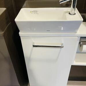 【愛知県発】H-9 モデルルーム展示品■TOTO トイレ内洗面カウンター W1,110 D150 H850 鏡付きの画像3