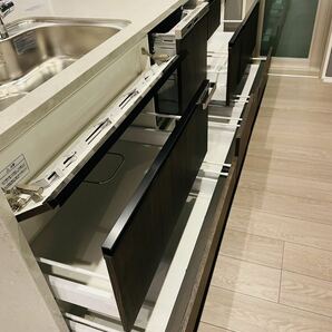 【愛知県発】H-28モデルルーム展示品 システムキッチン タカラスタンダード レンジフード 食洗機 ／ガスコンロなしの画像6