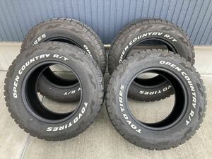 TOYO オープンカントリー R/T 265/65R17 ホワイトレター バリ溝 使用約3000km ハイラックス GUN125