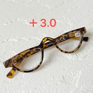 【新品・未使用】老眼鏡　＋3.0 キャッツアイ　ヒョウ柄