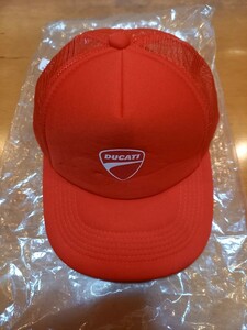 【非売品】DUCATI ドゥカティ キャップ MOTOGP応戦グッズ帽子の出品です。(一度被ったので未使用に近いです。)レース観戦にどうですか？