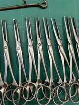 医療器具アンティーク　手術診療器具　中古品　産婦人科　直型コッヘル鉗子14cmハズシの17本セット+鉗子まとめ棒セット_画像6