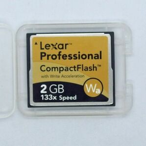 Lexar Professional 133倍速 2GB CFカード（ケース付・中古）の画像1