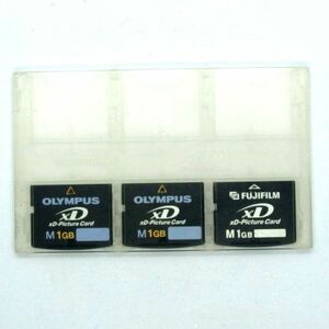 1GB xDカード ３枚セット（ケース付・中古）