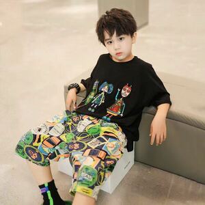 キッズ 子供服 2点セット Tシャツ+ショートパンツ カジュアル 男の子 春夏 ゆったり 可愛い ジュニア 英文字 薄手 KSFB045（2色110-160）