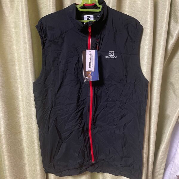 salomon fast wing vest 海外　サイズ　M 未使用　タグ付き　シワあり。保管品　