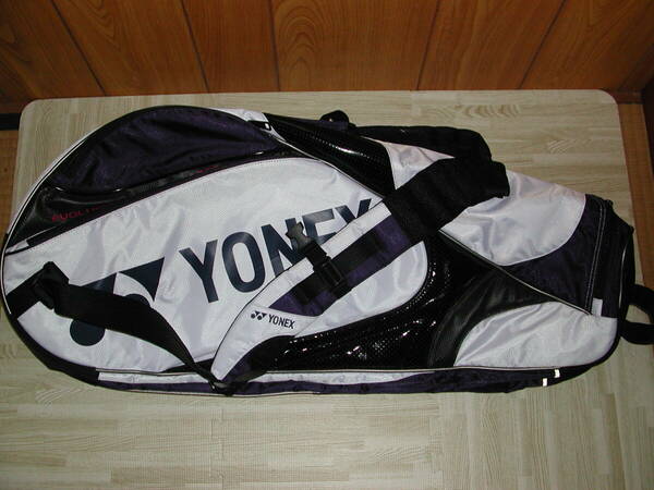 未使用 YONEX ヨネックス テニス ラケットバッグ 6本用 エナメル＆ナイロン　BAG1312R 白黒紺　リュック