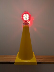 【送料込み】高輝度・点滅・赤LED・ミニコーン・黄色・カラーコーン☆防犯・施設・店舗・駐車場・ホテル・工場・工事・安全・出入口
