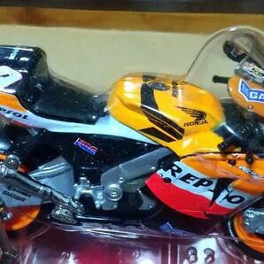 maisto Repsol Honda Team NICKY HAYDEN 2006 HONDA RCV211 1/18 レプソルホンダ ニッキー ヘイデンの画像3