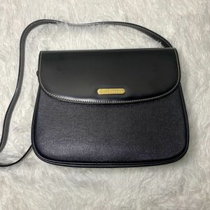 【美品】　バーバリー　Burberrys ショルダーバッグ　ノバチェック　レザー　 ゴールド金具 ブラック　