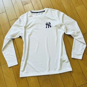 新品 MLB公式 ニューヨークヤンキース ドライメッシュ ロングTシャツ 長袖  ワンポイントロゴ Lサイズの画像1