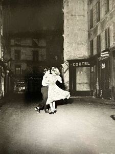 Art hand Auction [Robert Doisneau] 흑백 사진 23종 Robert Doisneau 12장 판화 엽서 나무 액자 31 x 26 cm Robert Doisneau 다양한 디자인 가능, 삽화, 그림, 그래픽