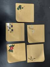 #1276A　金沢箔　金箔工芸品　菓子皿　花絵柄　５客　四季　隅折銘々皿　漆芸　未使用品_画像1