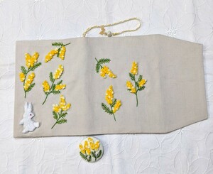 128★手刺繍ブックカバー★文庫本サイズ★ハンドメイド★ミモザ★花★手刺繍 ★サイズ調整可能★プレゼント用