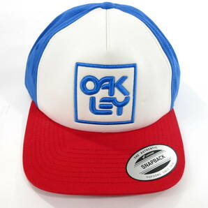 新品◆OAKLEY◆SNAPBACK LOGO HAT フリーサイズ 青/白/赤◆オークリー ゴルフキャップ 帽子 スナップバック ロゴ刺繍◆J1850cの画像2