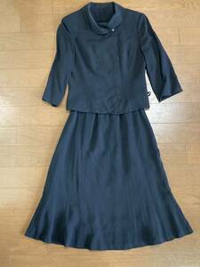 AKI TOKYO セットアップ　スーツ　ブラウススカート　サマー　ブラックフォーマル　絹 シルク 100% 冠婚葬祭　9号