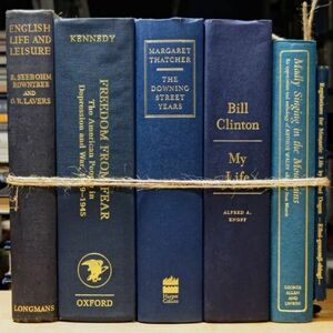 y1216-46. foreign book summarize / antique / retro / display / hard cover / small articles / equipment ornament / interior / large amount / blue / navy blue color / blue / navy / cold color 