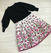 【美品】エムズグレイシー　白地に花柄が素敵なスカート　４４_画像1