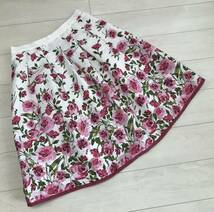 【美品】エムズグレイシー　白地に花柄が素敵なスカート　４４_画像2