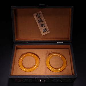 中国 清代 宮廷御蔵 高氷種黄翡翠一対のブレスレットです 配老木盒 時代物 置物 賞物 極細工 古美術品 中国美術 NW353