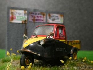 昭和レトロ 1/43 DAIHATSU ミゼット 情景ジオラマ完成品 ケース付