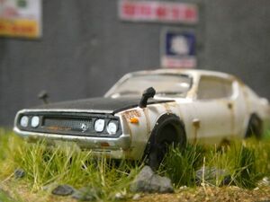 昭和レトロ 1/64 NISSAN スカイライン 2000GT-R ケンメリ 情景ジオラマ完成品 ケース付