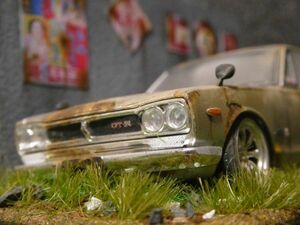 昭和レトロ 1/32 NISSAN スカイライン 2000GT-R ハコスカ 情景ジオラマ完成品 ケース付