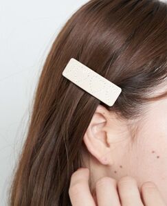 新品未使用 Chicoラインストーンハートバレッタアイボリー ヘアピン ヘアアクセサリー 