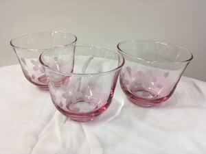 N 食器1】昭和レトロ 桜 ガラスコップ グラス 3客 ピンク 春 工芸品 かわいい 爽やか 淡い お花見 茶器 コレクション インテリア 現状