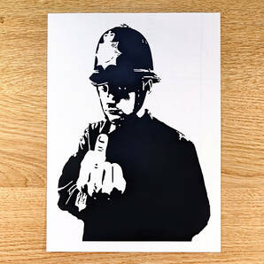 バンクシー #40　警官　中指　カッティングステッカー　シール　ウォールステッカー　ストリートアート　壁紙シール　デカール