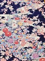 ◆琳花◆ 正絹縮緬はぎれ 濃紺に四季の花々 小鳥 美品 38×171 古布 着物はぎれ お人形 テディベアに テーブル小物に パッチワーク_画像3