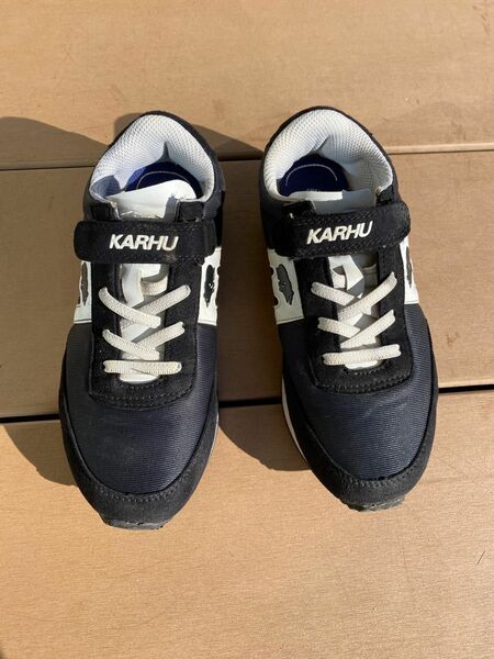 KARHU スニーカー　22センチ