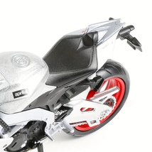 #大幅値下げAprilia RSVA RR1000ダイキャスト・アマゾンで￥9,380 税込の品「即購入大歓迎」精密・精巧 カッコイイ_画像4