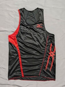 ミズノ MIZUNO ランニング　ジョギング　陸上競技　タンクトップ　シャツ メンズ 黒赤系 サイズ不詳（Lサイズ相当） タグ無し
