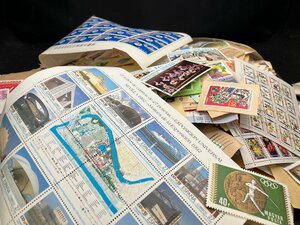 日本・外国切手混合 消印 大量 ジャンク コレクション まとめ 総重量約9.7kg ei240312-6