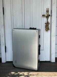 * dead stock . close Vintage Rimowa Rimowa duralumin 2 wheel *