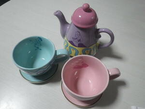  unused * Disney Land * Alice * tea party * Pod & cup saucer *3 point set 