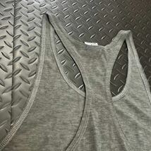 米軍放出品　ノースリーブ　タンクトップ　トレーニング　GYMSHARK 筋トレ　グレーLARGE 　(INV H#05) _画像5