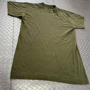 US 米軍放出品　TシャツMEDIUM DUKE OD ランニング　スポーツ　サバゲ　(INV H#24)