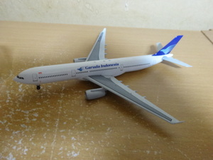 1/400　ドラゴン　ガルーダインドネシア　A330-300