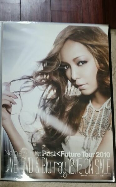 安室奈美恵 [PAST FUTURE tour 2010] 非売品ポスター LIVE DAMピン