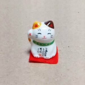 ミニ招き猫 C 高さ：約2.5cm 雑貨 置き物 [ 新品 ] 