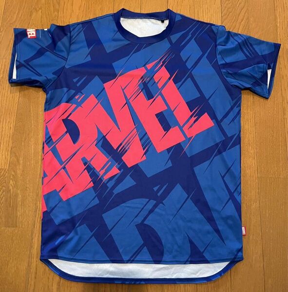 【美品】MARVEL MTCプラクティスシャツ(マーベル×MIZUNOコラボシャツ):ブルー:L:U2MA0530: Tシャツ