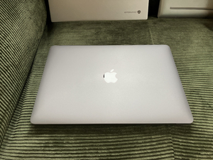 快適!! Apple M2 Macbook Pro 13.3インチ 2022モデル 未使用に近い