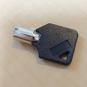 【送料230円】ICHIFUJI 金庫の鍵 0487番 テンキー式金庫の鍵 nsana002key カギ 紛失 スペアキー KEY 解錠 テンキー電子金庫 予備キー