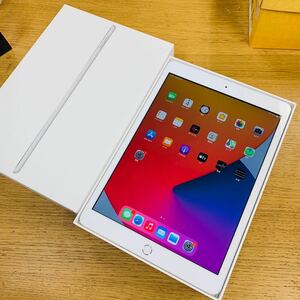 Apple iPad 第8世代 Wi-Fi 32GB 10.2インチ MYLA2J/A シルバー 箱付属あり NN9589