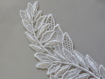 ○（J）繊細なレーヨンケミカルレースモチーフ　かわいい草花柄　白色　２枚_画像2
