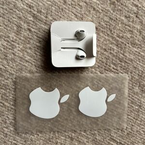 Apple 純正　iPhone7プラス付属 イヤホン 変換アダプタ　アップル　正規品　ロゴシール