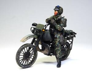 1/35　陸上自衛隊オートバイ偵察部隊 　オートバイ　人形付き塗装済み完成品