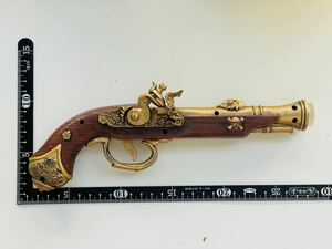 廃盤 ディズニーランド TDR 限定品 カリブの海賊 ピストル 銃 パイレーツオブカリビアン ジャックスパロウ 鉄砲　電池切れ？　現状品